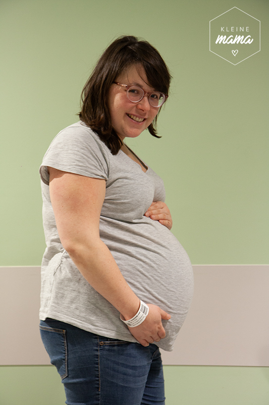 Laatste buikfoto voor de bevalling, 37 weken en 3 dagen zwanger.